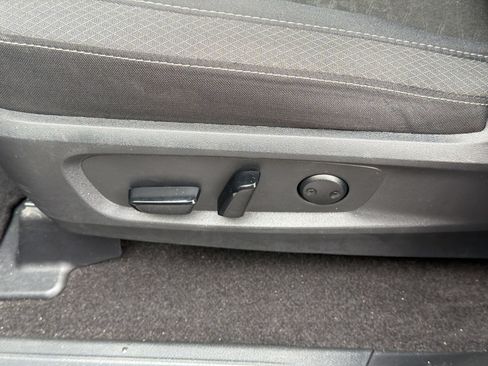 Used 2025 Nissan Pathfinder SV AWD/4WD image 15