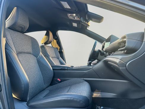 Used 2023 Toyota Crown XLE image 23