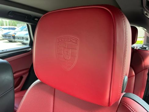 Certified 2024 Porsche Macan AWD/4WD image 18