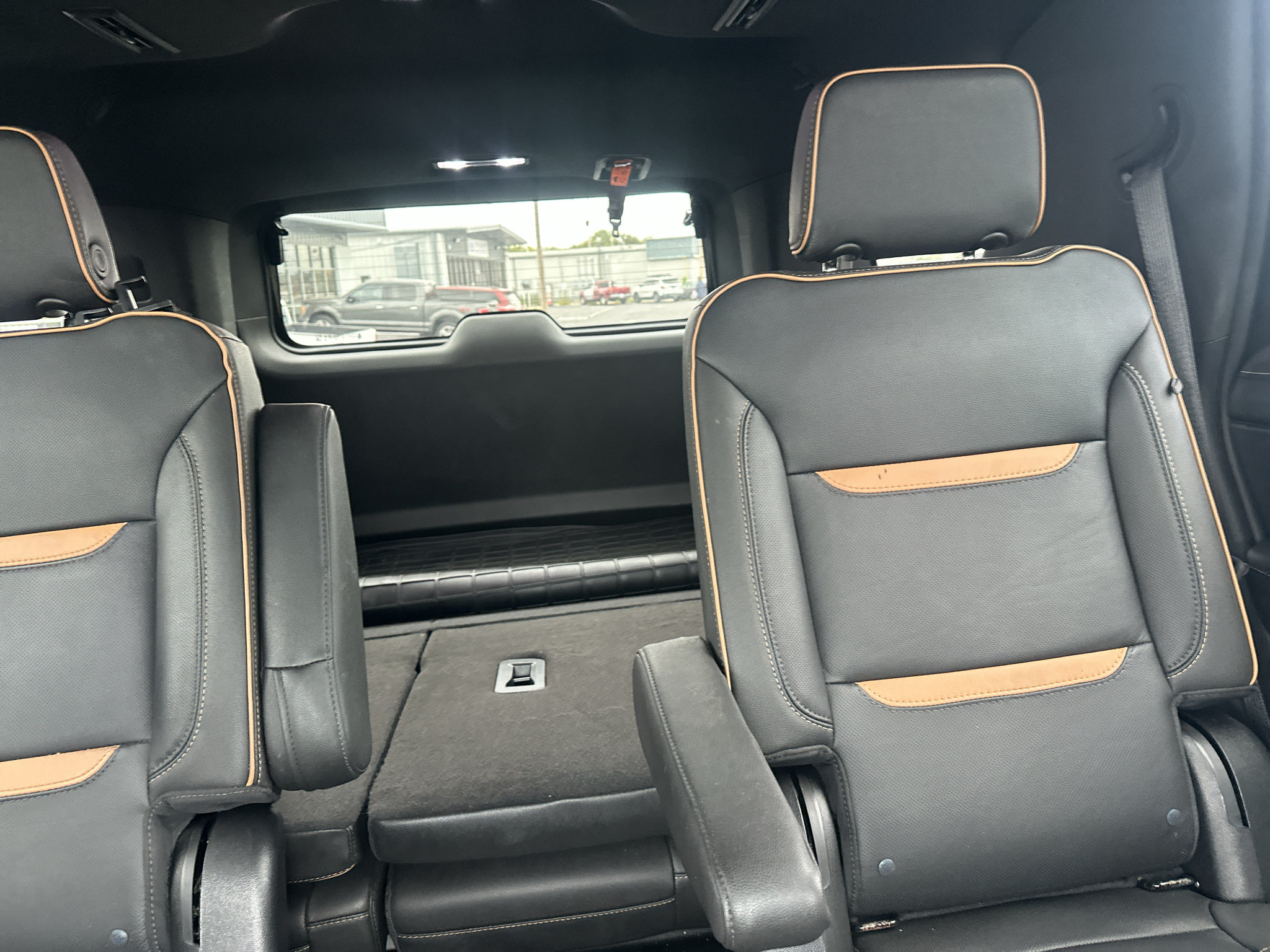 Used 2023 GMC Yukon AT4 w/ Technology Package AWD/4WD image 14