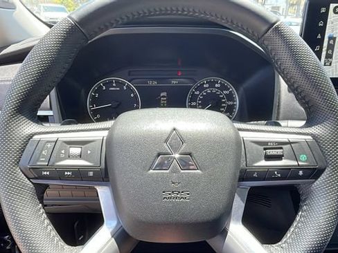 Used 2025 Mitsubishi Outlander SE AWD/4WD image 22
