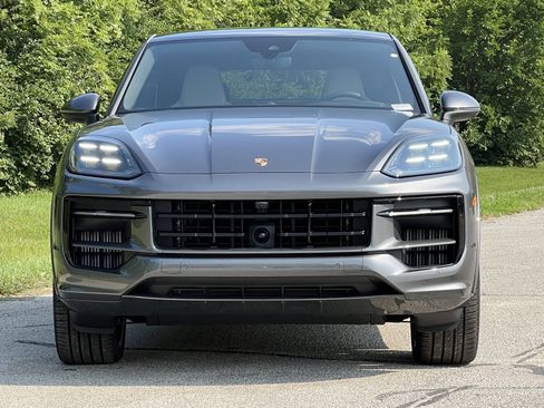 Certified 2025 Porsche Cayenne S image 7