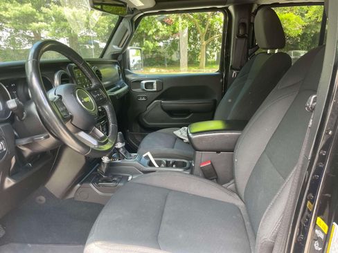 Used 2022 Jeep Wrangler Unlimited Sport w/ Sun And Sound Package AWD/4WD image 15