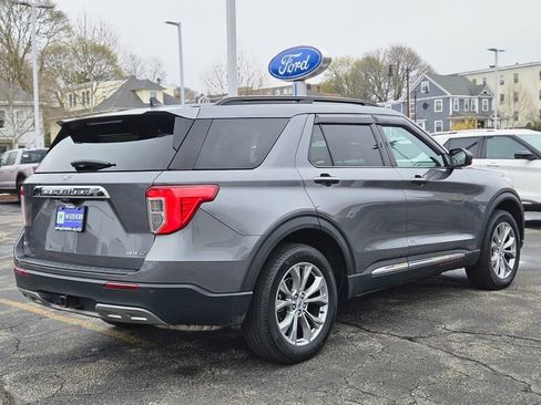 Used 2022 Ford Explorer XLT w/ Equipment Group 202A image 5