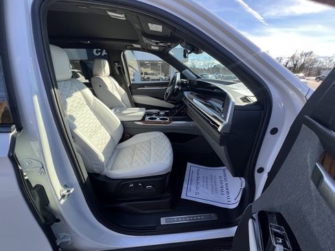 Certified 2025 Cadillac Escalade Sport Platinum image 14