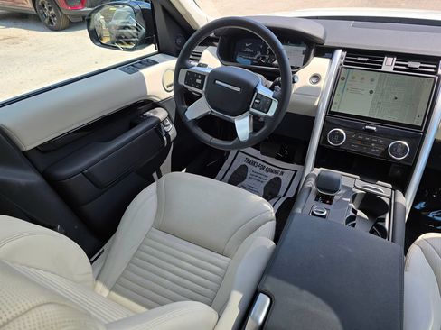 Used 2025 Land Rover Discovery S AWD/4WD image 44