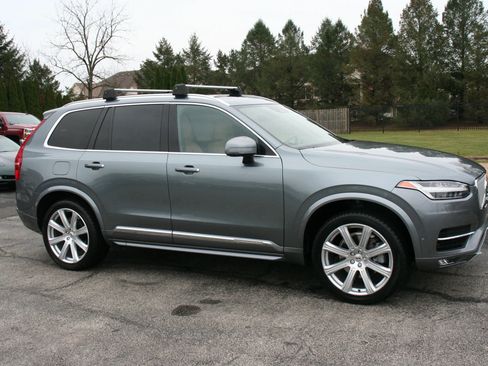Used 2017 Volvo XC90 T6 Inscription w/ Vision Package image 2