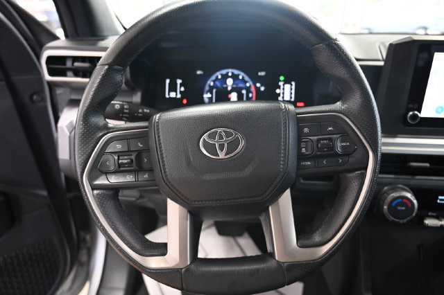 Used 2025 Toyota 4Runner SR5 AWD/4WD image 23