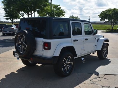 Used 2024 Jeep Wrangler Unlimited AWD/4WD image 5