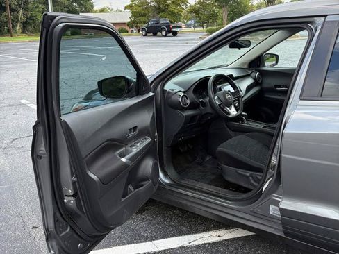 Used 2024 Nissan Kicks SV FWD image 9