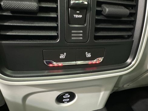 Certified 2023 Porsche Macan AWD/4WD image 36
