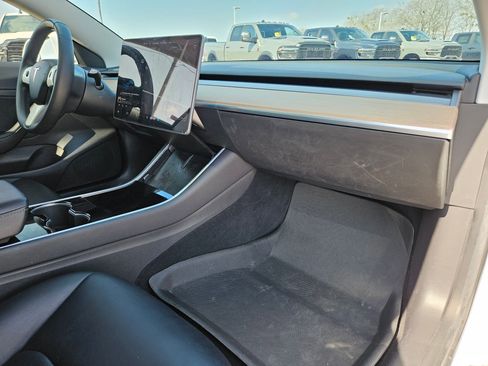 Used 2020 Tesla Model 3 Standard Range Plus image 27