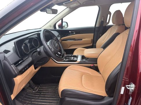 Used 2024 Kia Carnival EX FWD image 9