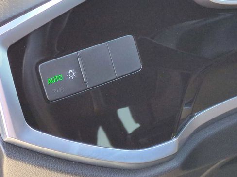 Used 2022 Audi Q3 2.0T Premium w/ Convenience Package image 34