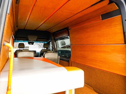 Used 2024 Mercedes-Benz Sprinter 2500 image 39