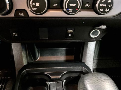 Used 2019 Toyota Tacoma SR AWD/4WD image 24