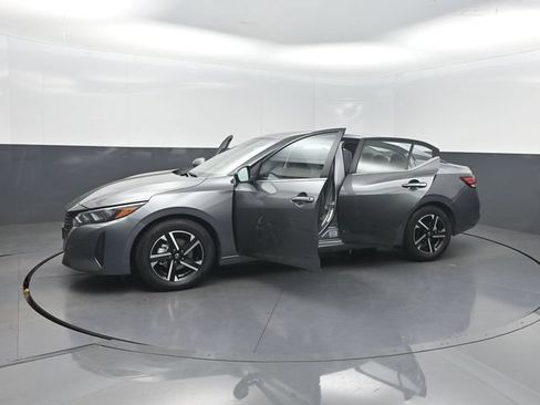 Used 2025 Nissan Sentra SV FWD image 31