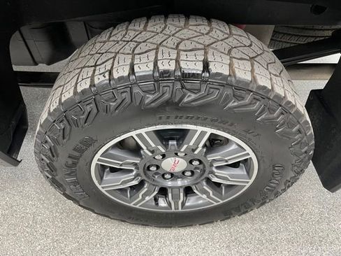 Used 2025 GMC Sierra 1500 AT4 image 14