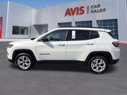 Used 2025 Jeep Compass Latitude w/ Sun & Sound Group AWD/4WD image 10