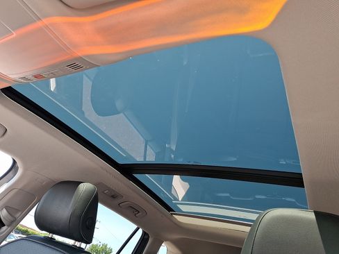 Used 2024 Volkswagen Tiguan SE w/ Panoramic Sunroof Package FWD image 15
