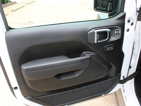 Used 2025 Jeep Wrangler Unlimited Sport AWD/4WD image 23