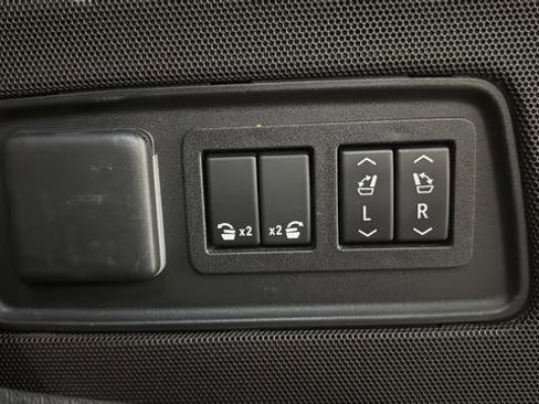 Used 2022 Cadillac Escalade ESV Premium Luxury AWD/4WD image 30