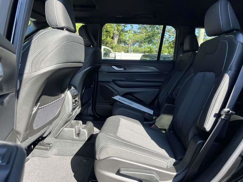 Used 2025 Jeep Grand Cherokee L Laredo AWD/4WD image 15