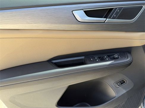 Certified 2025 Volkswagen Atlas Cross Sport SE image 10