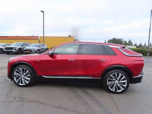 Used 2024 Cadillac Lyriq Luxury w/ LPO, Floor Liner Package image 4