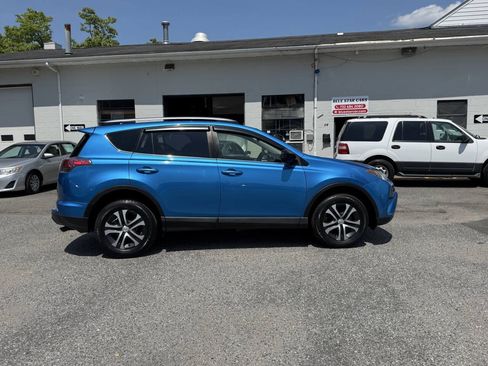 Used 2018 Toyota RAV4 LE AWD/4WD image 9