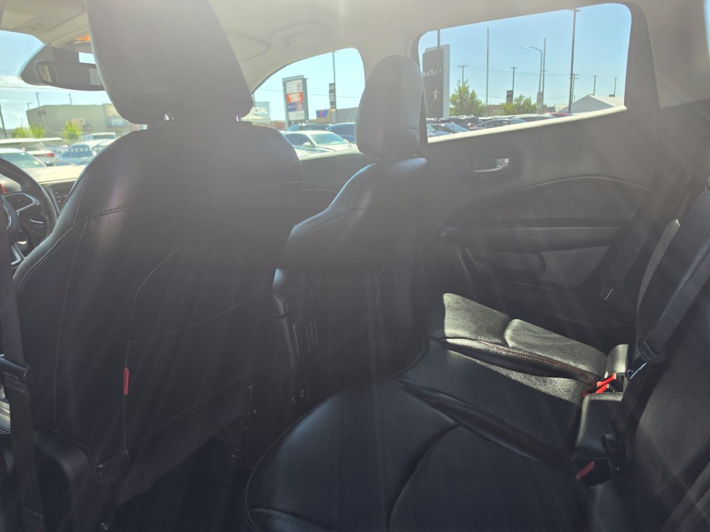 Used 2019 Jeep Compass Trailhawk w/ Leather Interior Group AWD/4WD image 11