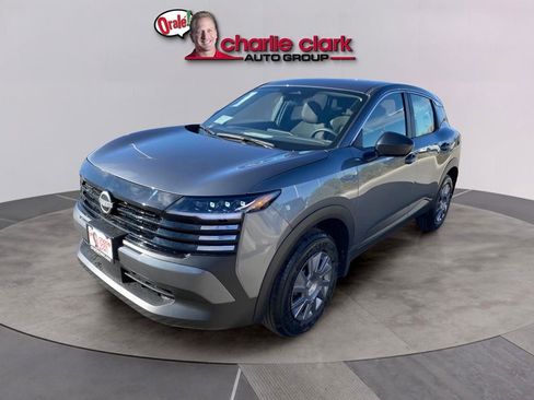 Used 2025 Nissan Kicks S image 2