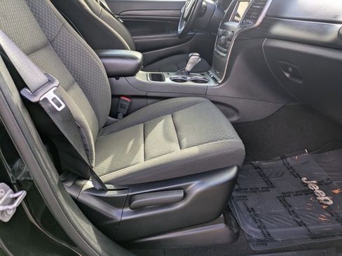 Used 2021 Jeep Grand Cherokee Laredo image 18