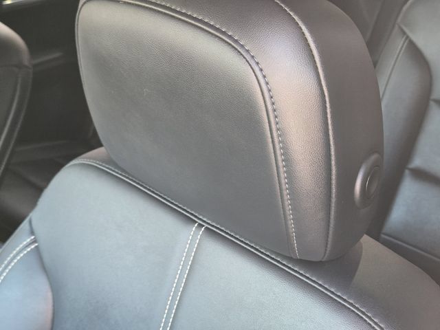 Used 2025 GMC Acadia Elevation w/ Elevation Premium Package FWD image 14