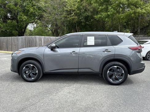 Used 2024 Nissan Rogue SV AWD/4WD image 2