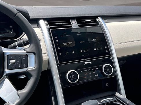 Certified 2025 Land Rover Discovery Dynamic SE AWD/4WD image 6