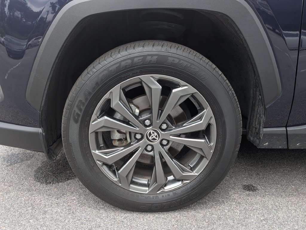 Used 2025 Toyota RAV4 XLE Premium AWD/4WD image 6
