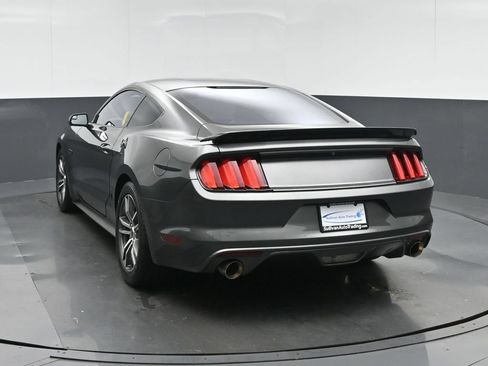 Used 2017 Ford Mustang GT RWD image 5