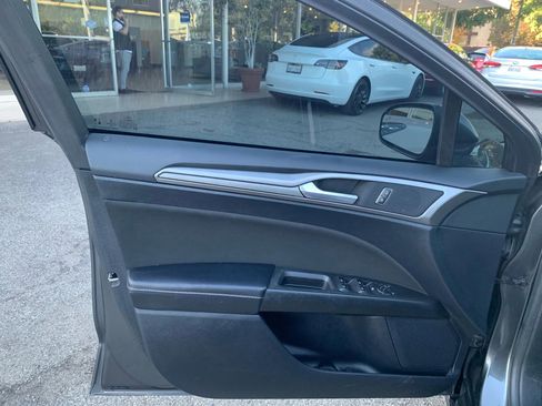 Used 2020 Ford Fusion SE image 21
