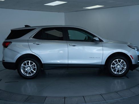 Used 2022 Chevrolet Equinox LT w/ Driver Convenience Package AWD/4WD image 9