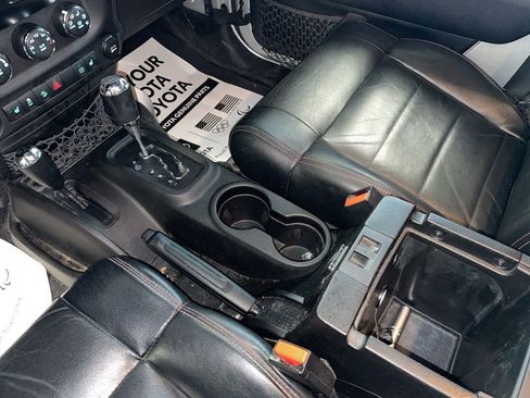 Used 2012 Jeep Wrangler Unlimited Sahara image 8