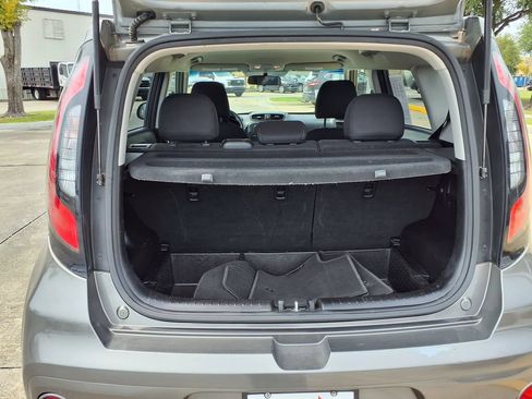 Used 2017 Kia Soul + FWD image 10
