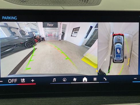 Used 2024 BMW X7 M60i w/ Executive Package image 16