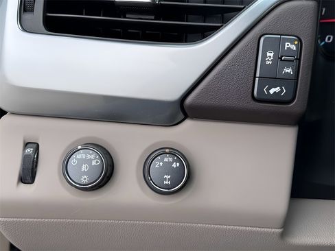 Used 2016 Chevrolet Suburban LTZ image 21