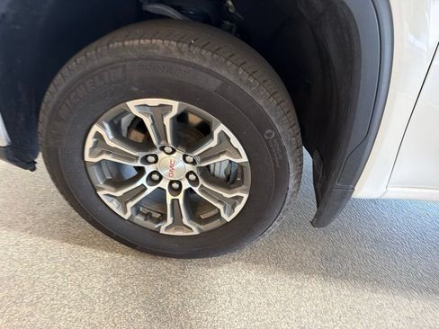Used 2025 GMC Sierra 1500 SLE AWD/4WD image 2