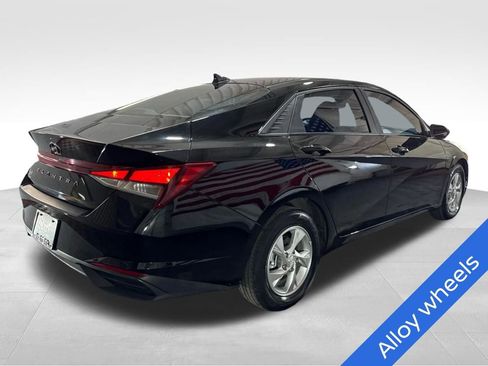 Used 2023 Hyundai Elantra SE FWD image 5
