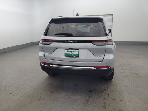 Used 2022 Jeep Grand Cherokee Limited image 7