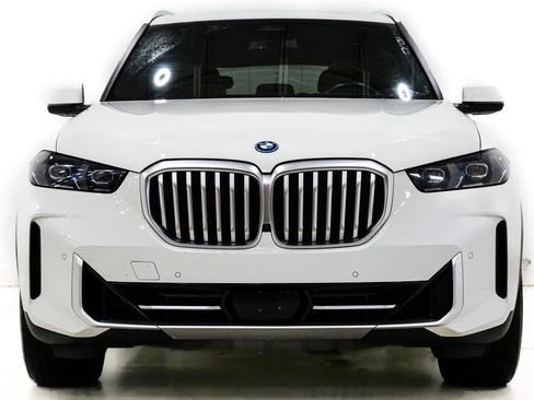 Used 2024 BMW X5 xDrive50e AWD/4WD image 2