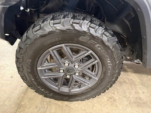 Used 2025 Jeep Wrangler Unlimited Sport w/ Convenience Group AWD/4WD image 17