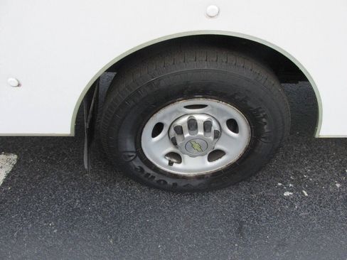 Used 2014 Chevrolet Express 3500 RWD image 39
